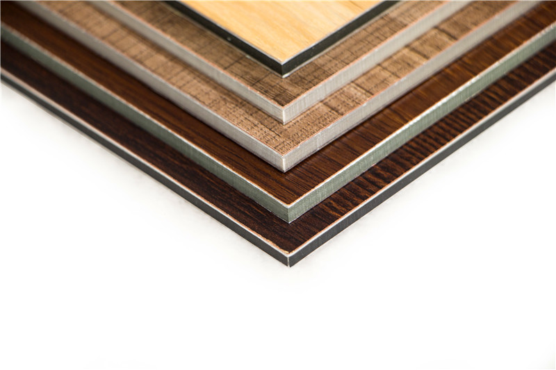 新型墻面裝飾板有節(jié)能、隔音的優(yōu)點(diǎn)