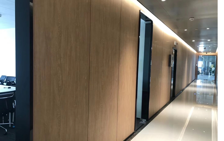 辦公室裝修使用金屬板會(huì)太生硬嗎?